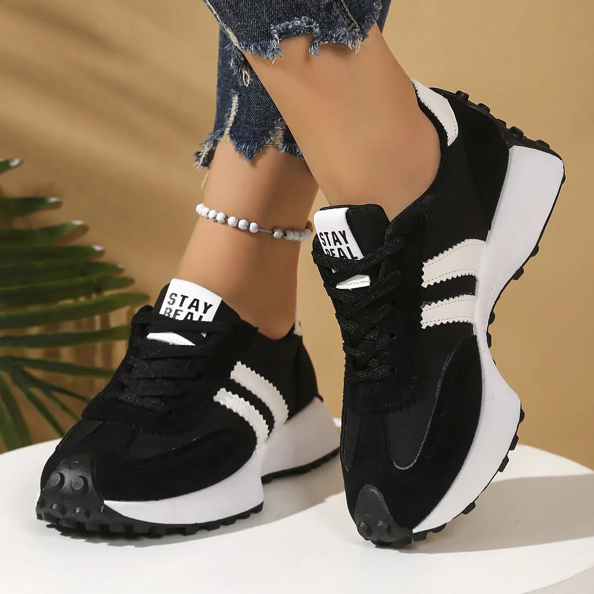 RETROLACE™ - STRIPE LACE-UP SNEAKER