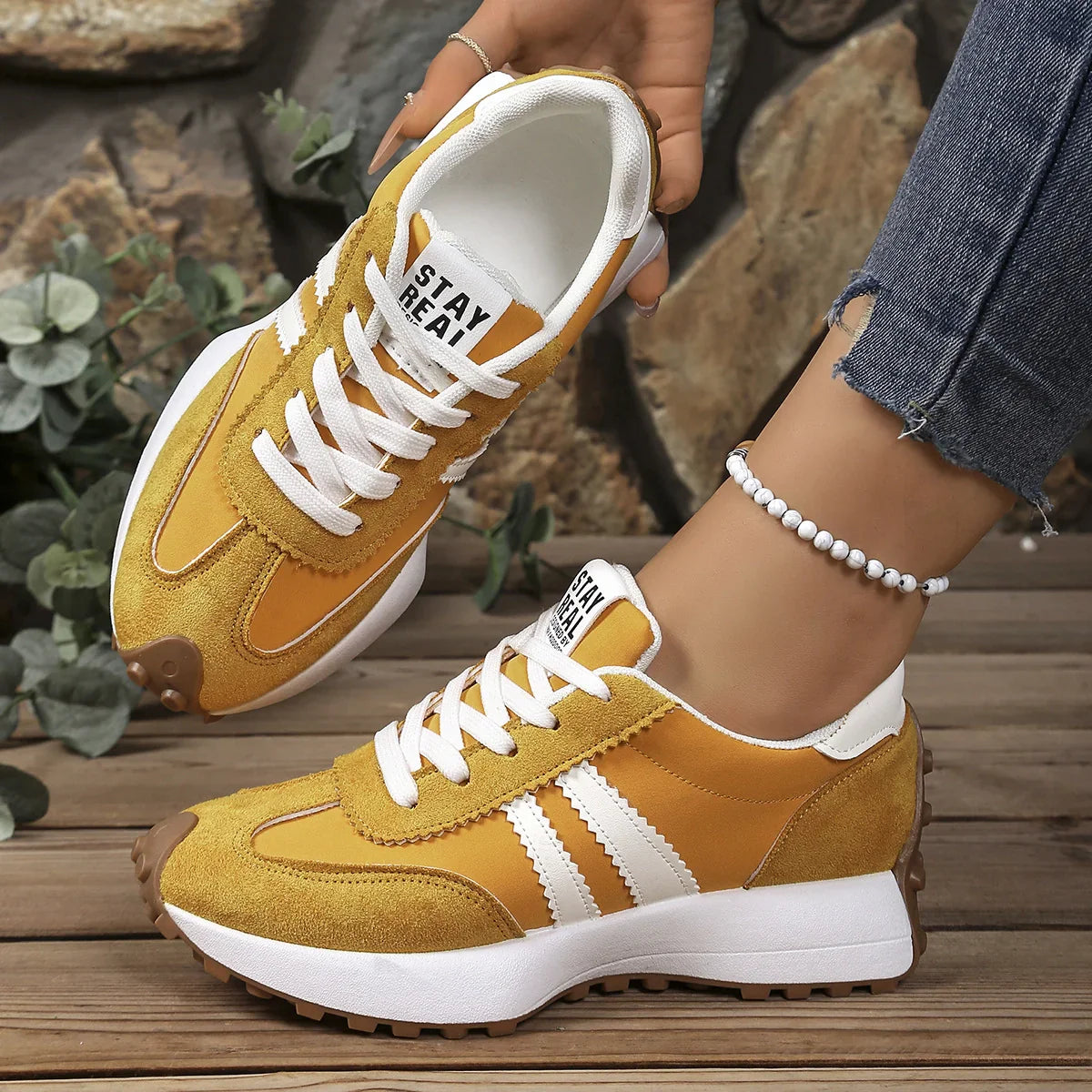 RETROLACE™ - STRIPE LACE-UP SNEAKER
