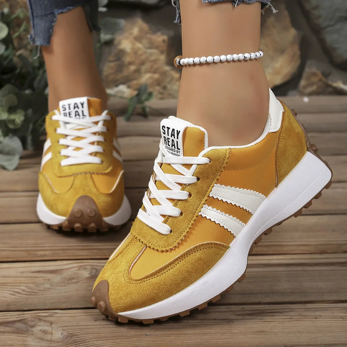 RETROLACE™ - STRIPE LACE-UP SNEAKER