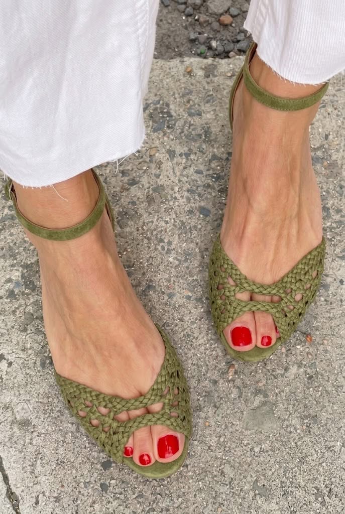 ISADORA™ - GOLDEN WOVEN ANKLE-STRAP SANDALS
