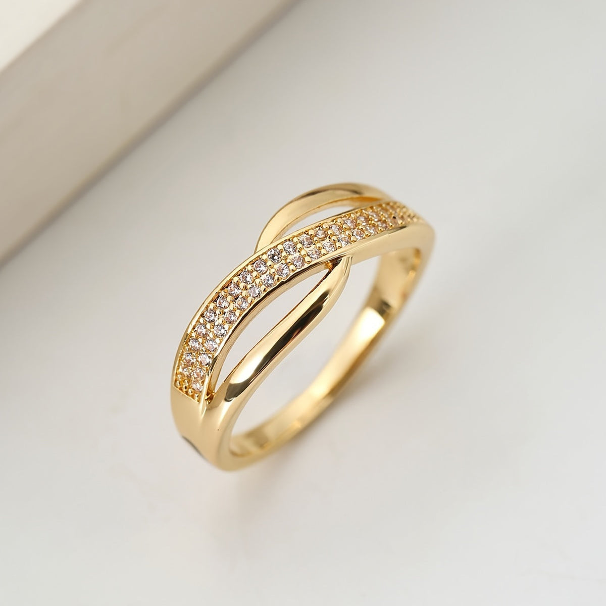 GOLDESSA™ - GOLD CROSSOVER RING WITH STONES