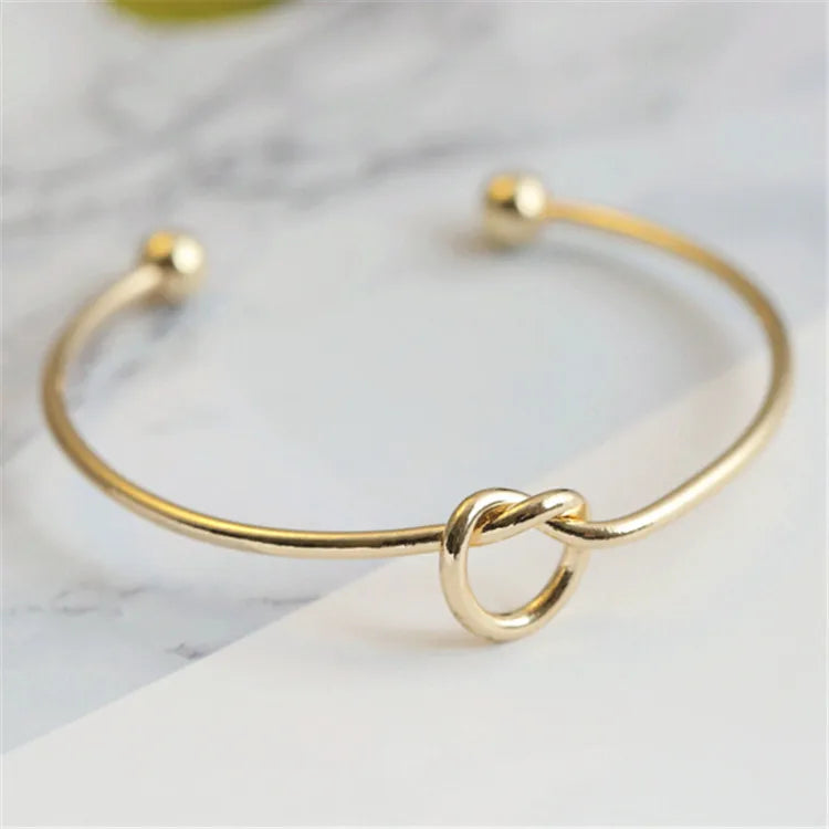KNOTGOLD™ - GOLDEN BRACELET WITH KNOT DETAIL