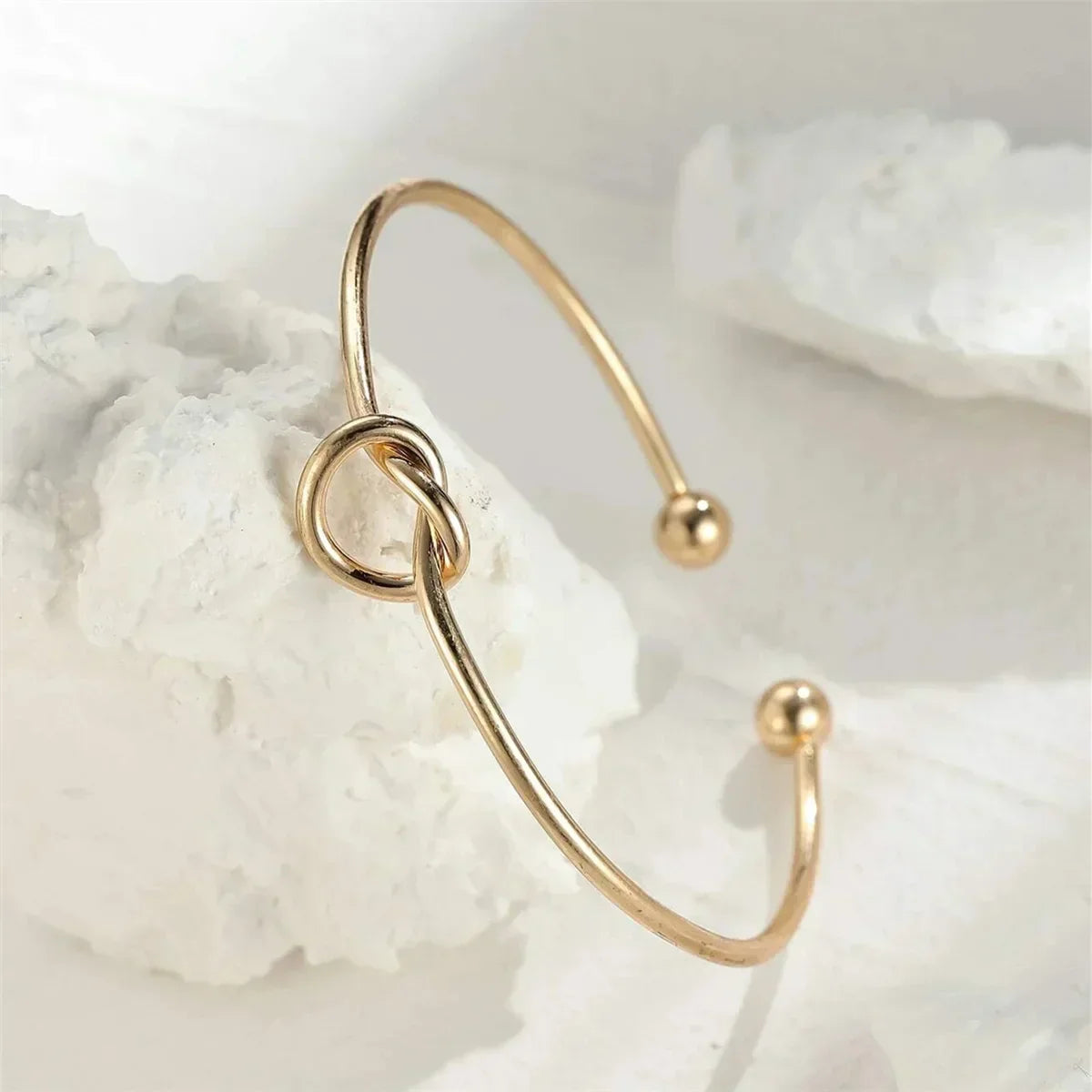 KNOTGOLD™ - GOLDEN BRACELET WITH KNOT DETAIL