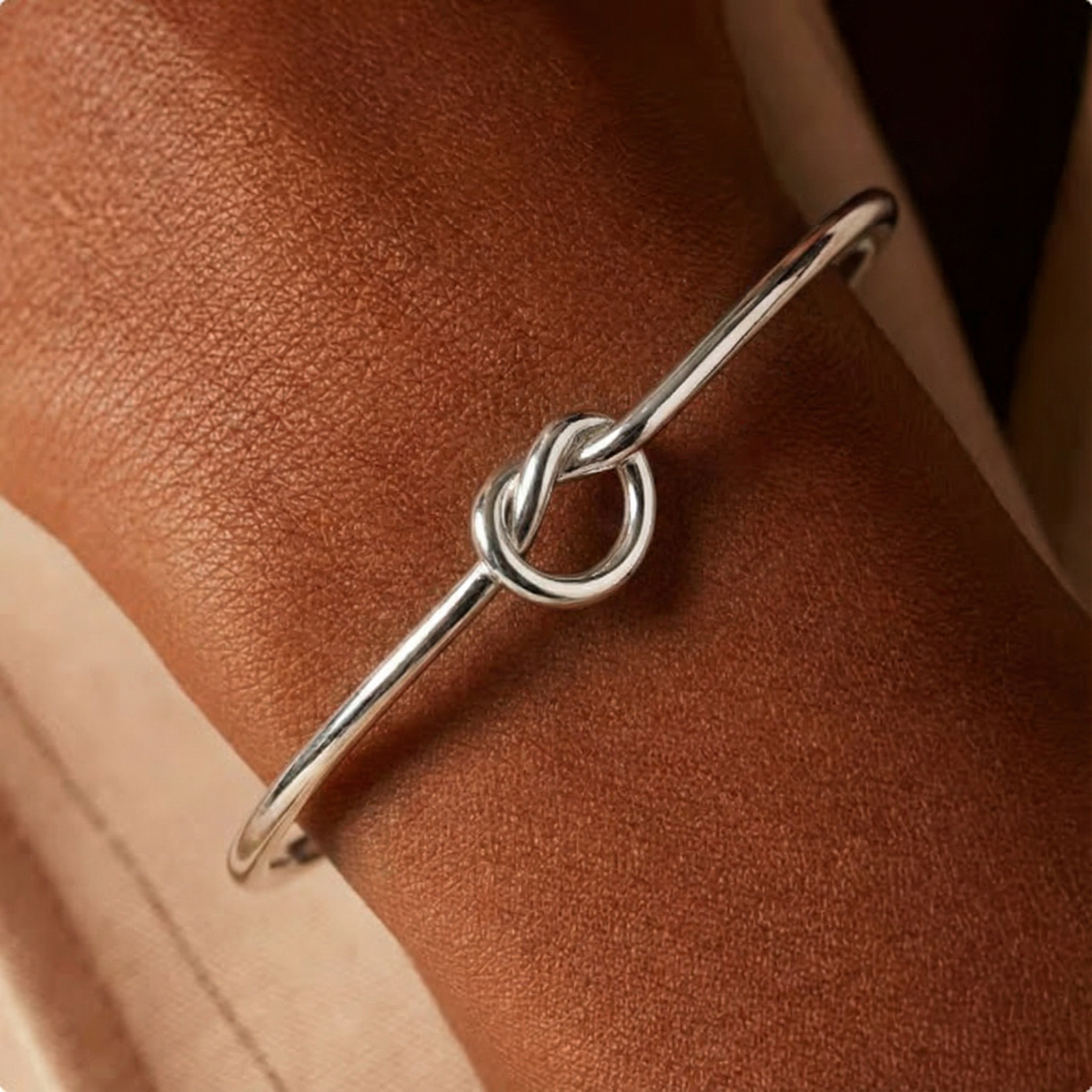 KNOTGOLD™ - GOLDEN BRACELET WITH KNOT DETAIL