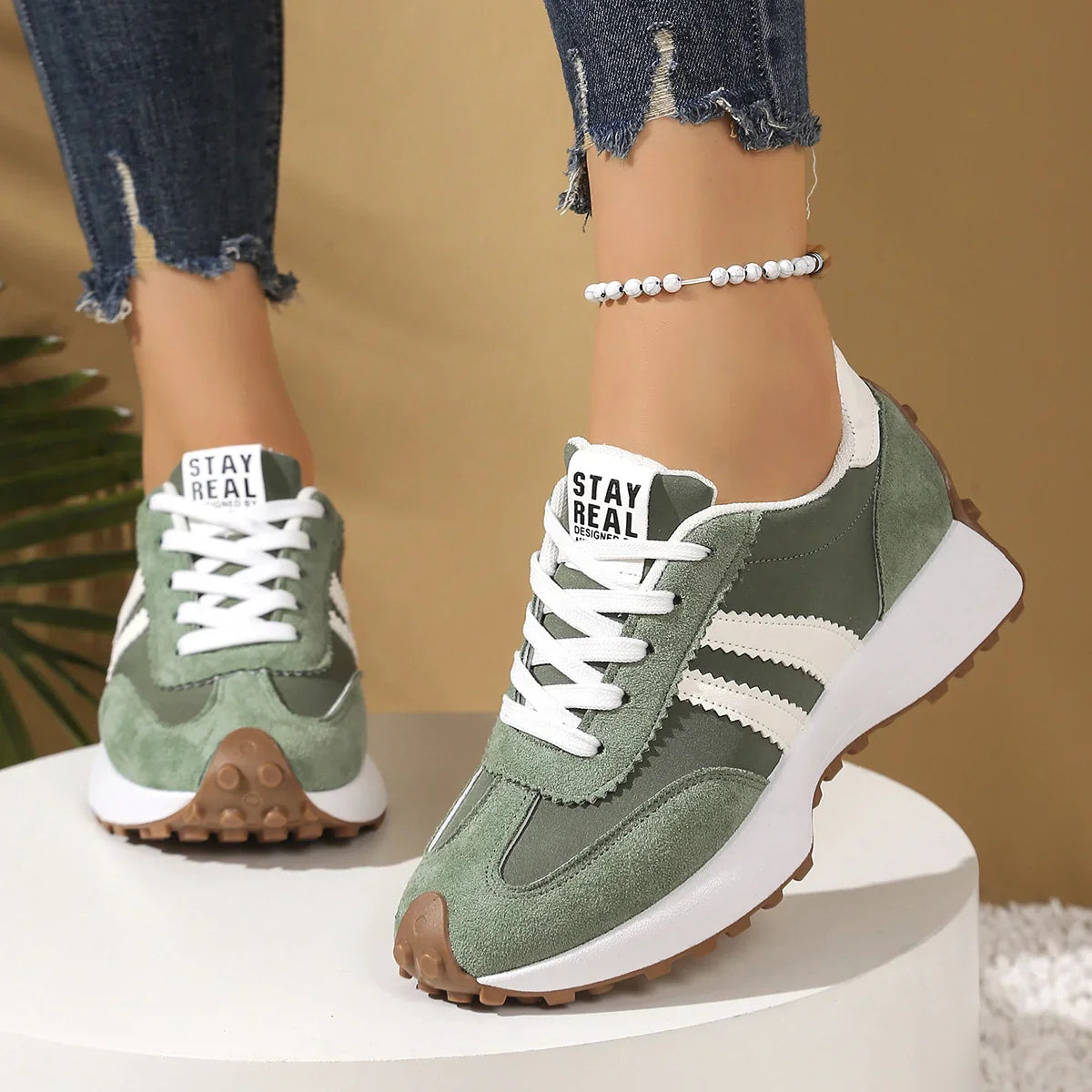 RETROLACE™ - STRIPE LACE-UP SNEAKER