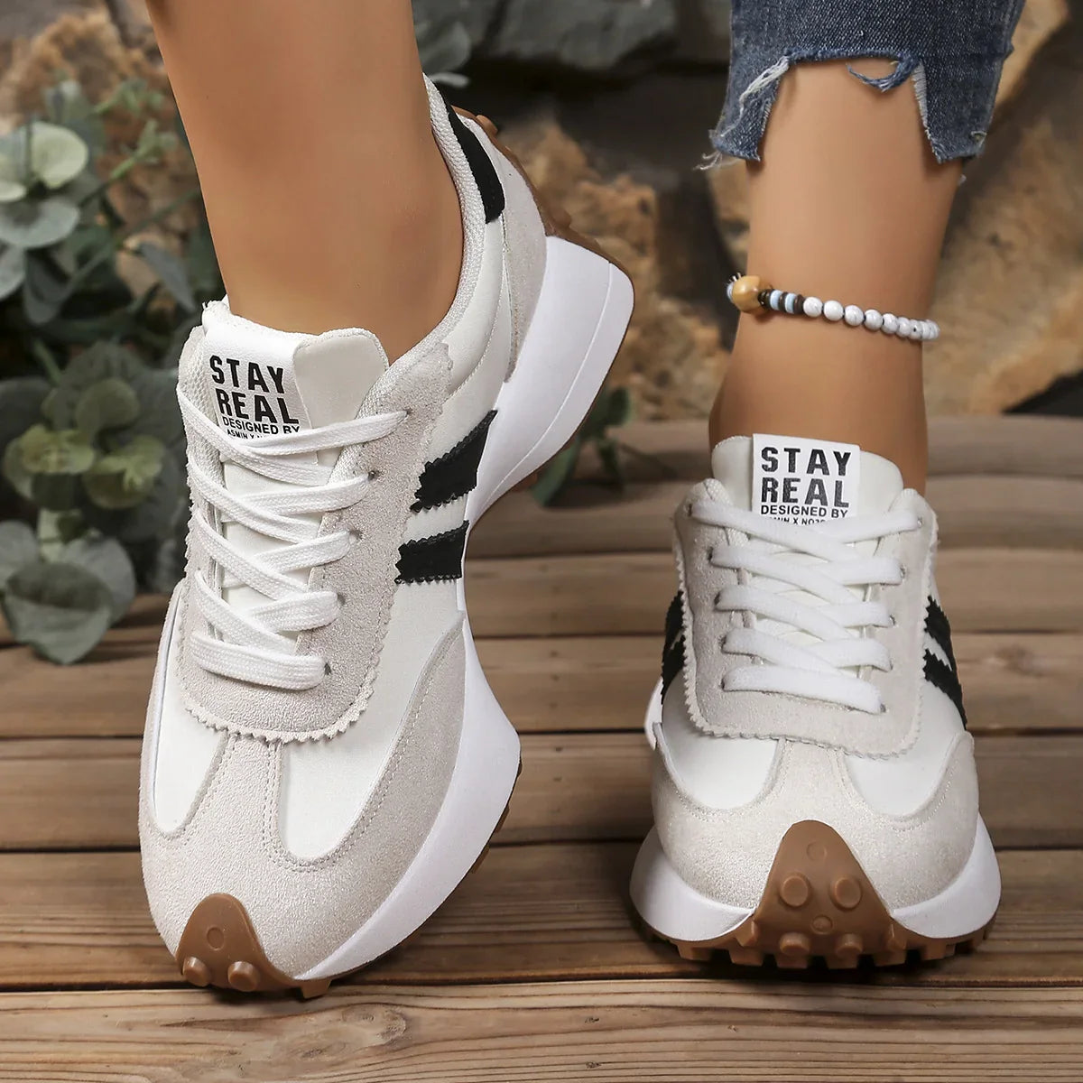 RETROLACE™ - STRIPE LACE-UP SNEAKER