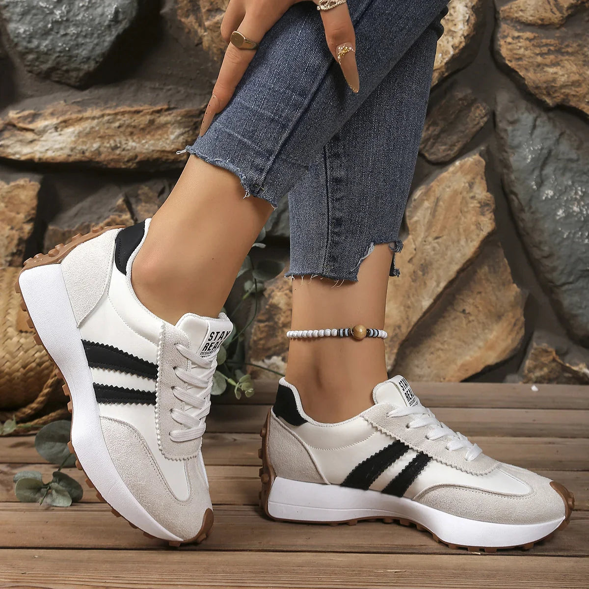 RETROLACE™ - STRIPE LACE-UP SNEAKER