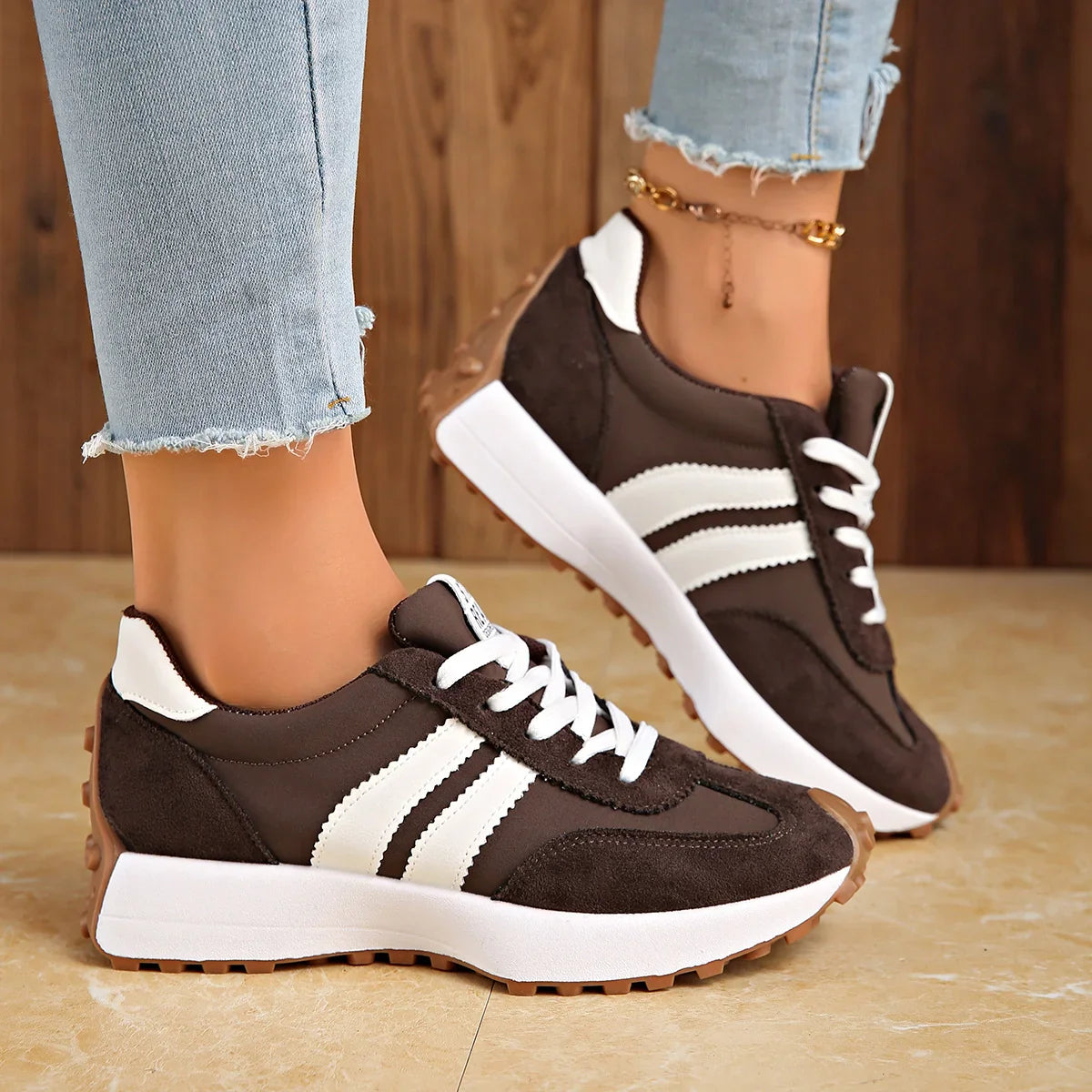 RETROLACE™ - STRIPE LACE-UP SNEAKER