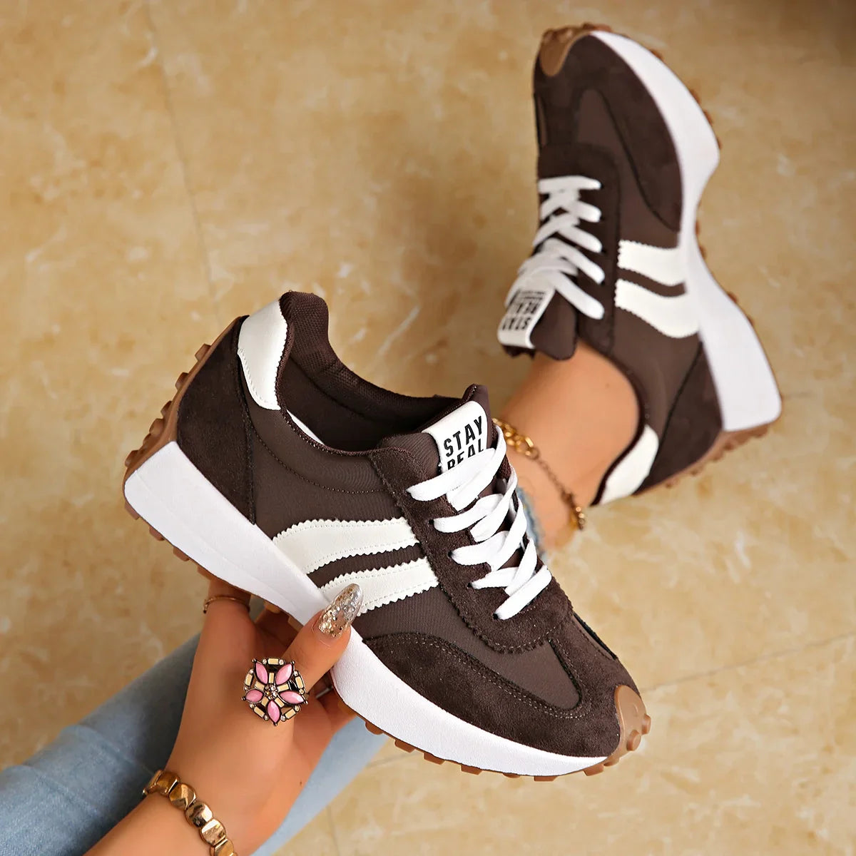 RETROLACE™ - STRIPE LACE-UP SNEAKER