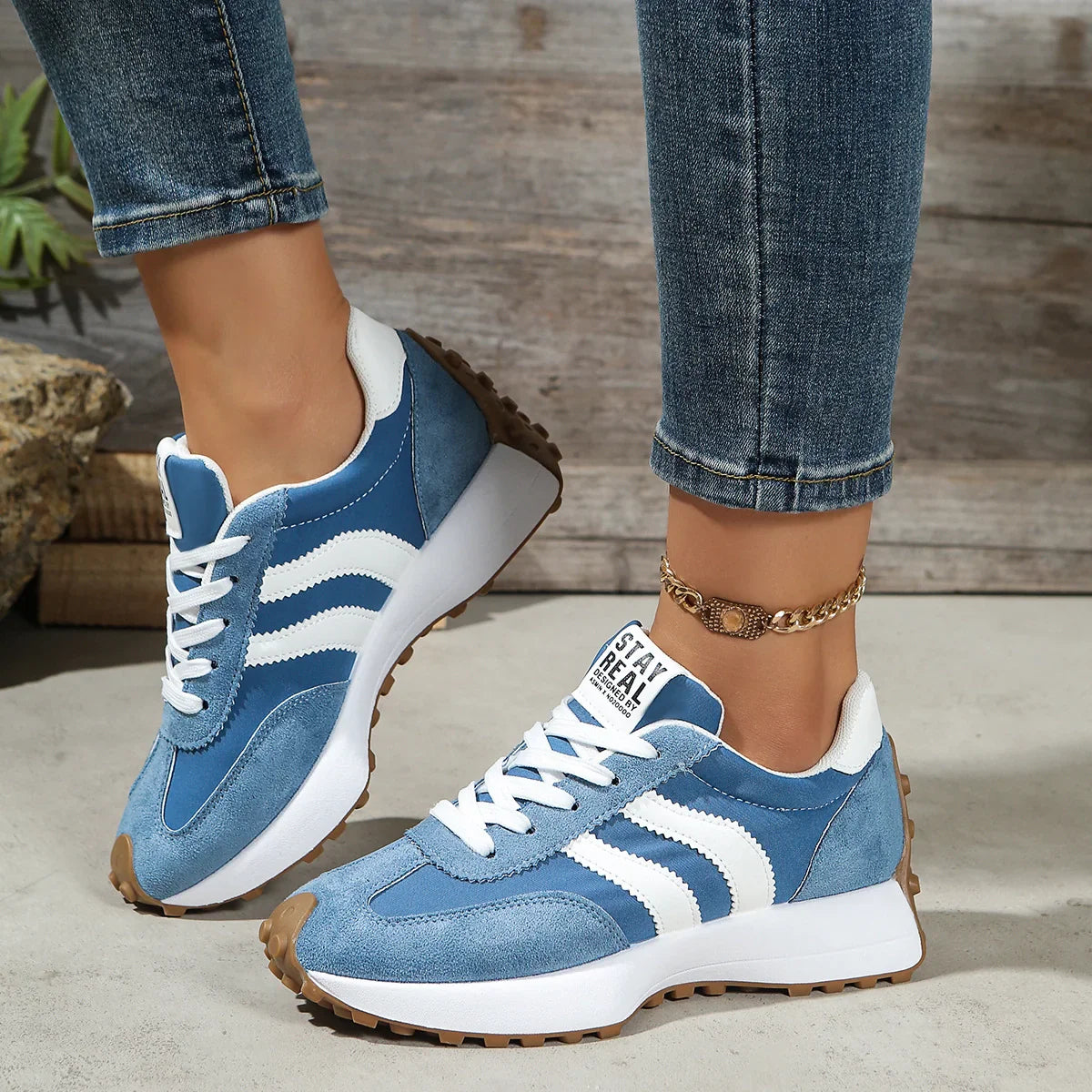 RETROLACE™ - STRIPE LACE-UP SNEAKER