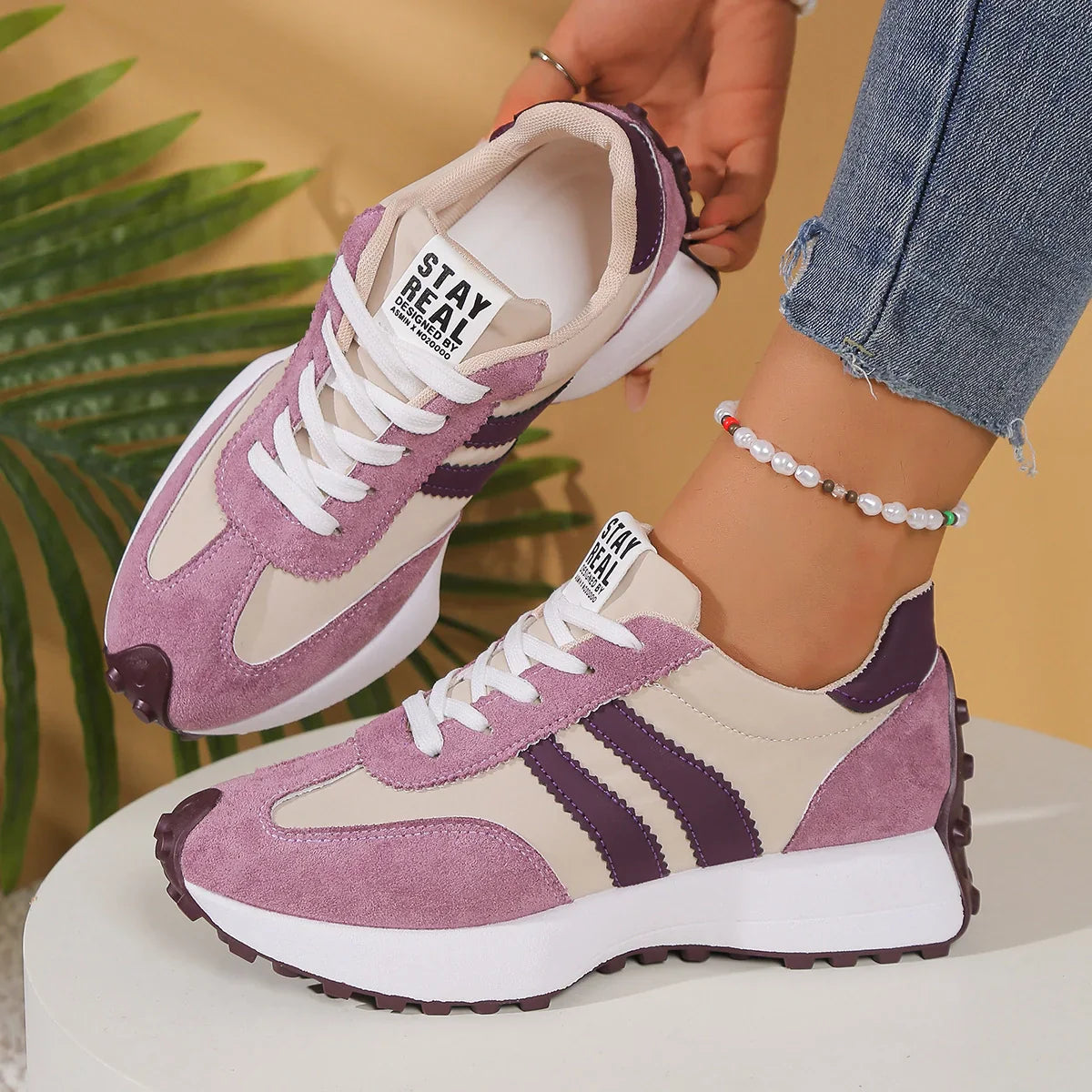 RETROLACE™ - STRIPE LACE-UP SNEAKER