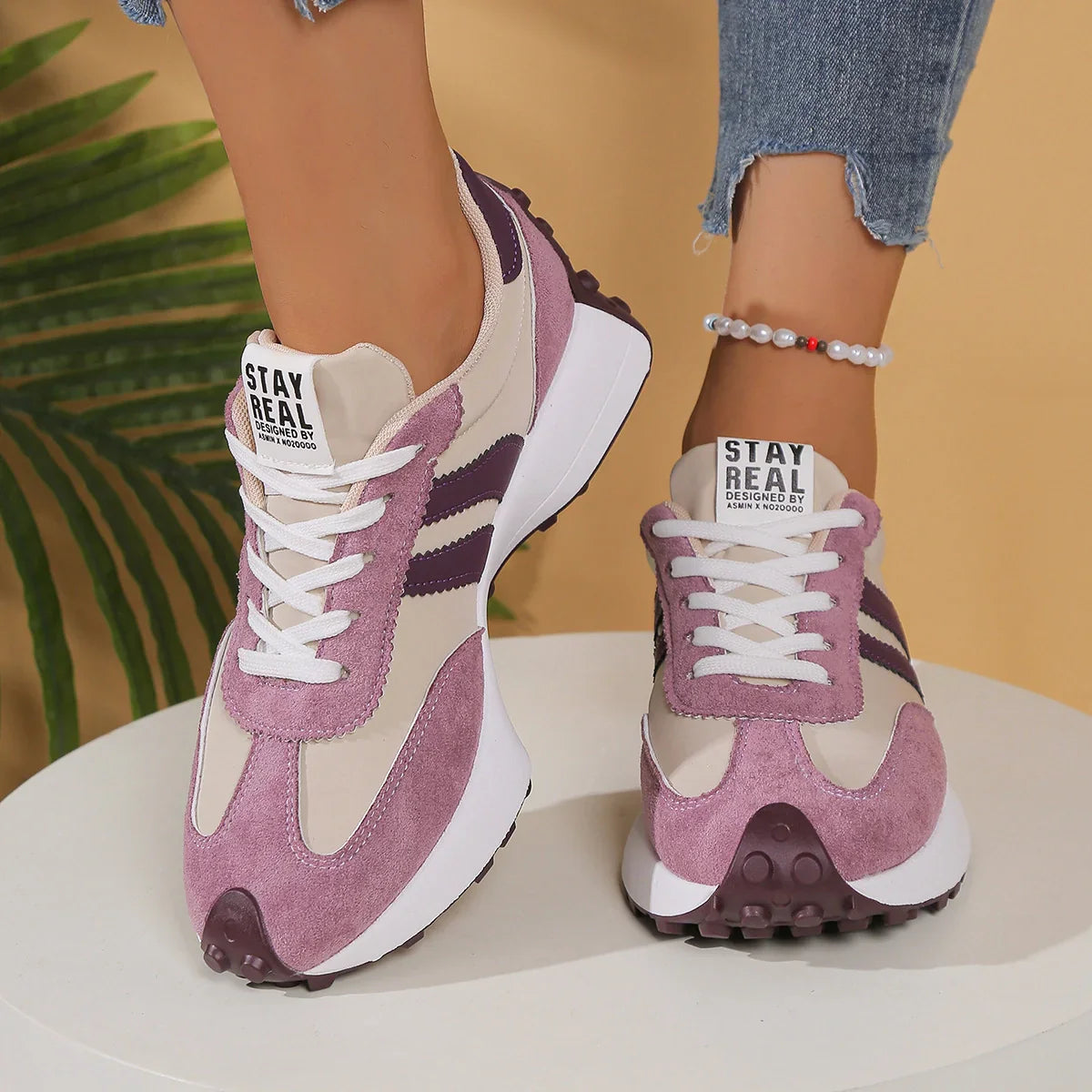 RETROLACE™ - STRIPE LACE-UP SNEAKER