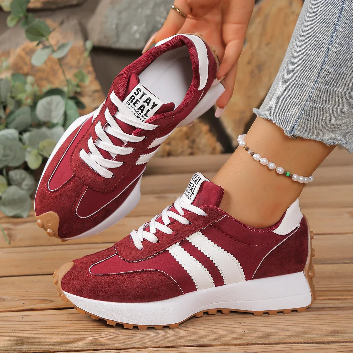 RETROLACE™ - STRIPE LACE-UP SNEAKER