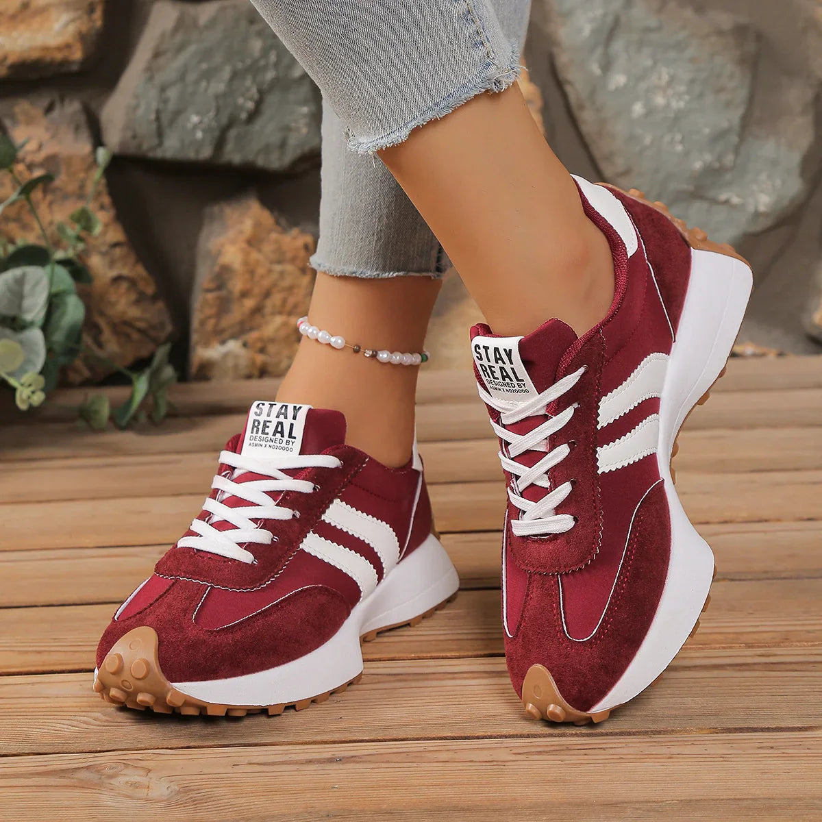 RETROLACE™ - STRIPE LACE-UP SNEAKER