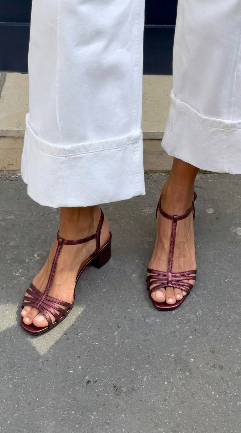 ALLEGRA™ - GOLDEN LOW-HEEL SANDALS