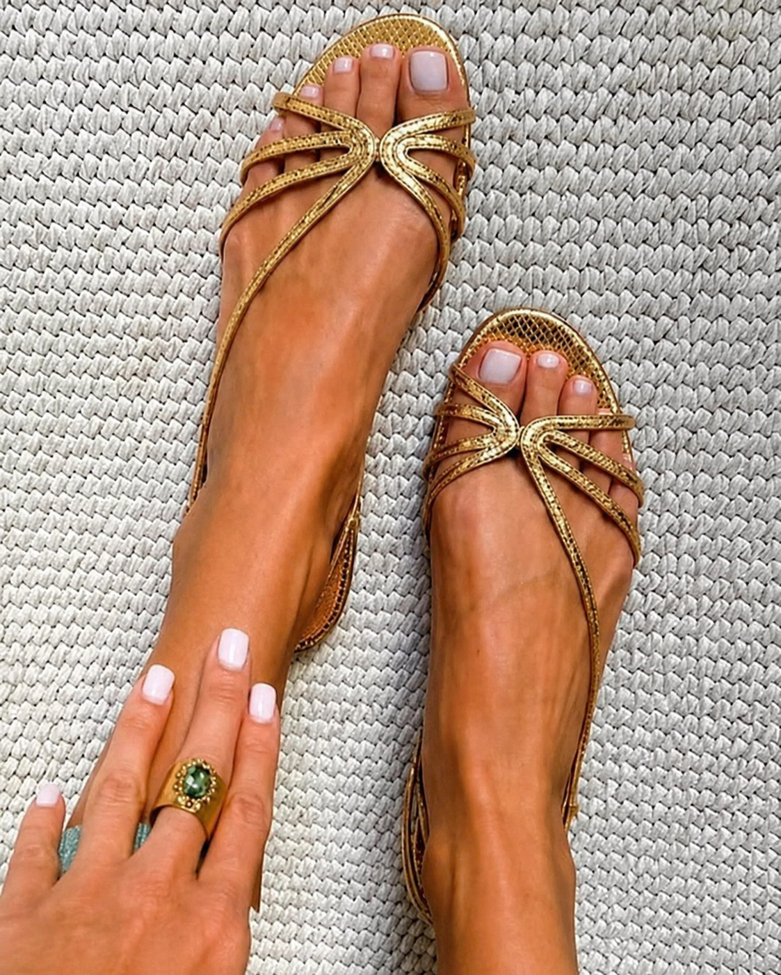 GINEVRA™ - GOLDEN STRAPPY FLAT SANDALS