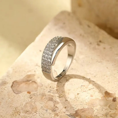 Antaradus - Elegant Gold Ring with Sparkling Stones