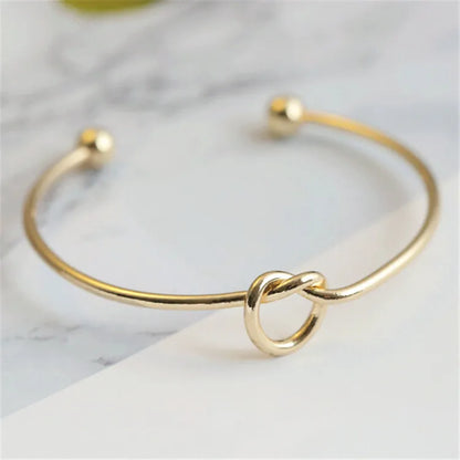 Antaradus - Golden Bracelet with Knot Detail